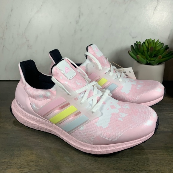adidas UltraBOOST Pink Sky Tint RARE - Picture 6 of 8